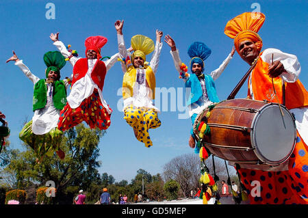 Punjabi dancer hi-res stock photography and images - Page 10 - Alamy