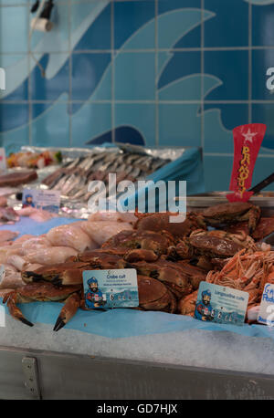 Fresh seafood including prawns and crabs displayed for sale in a wet fish shop in Boulogne-sur-Mer,  France. Stock Photo