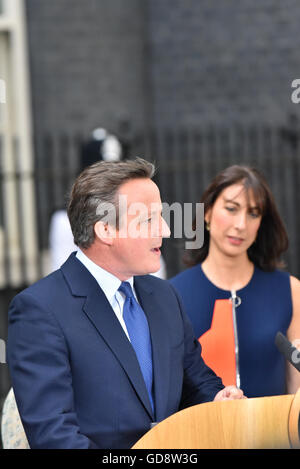 Downing Street, London, UK. 13th July 2016. David Cameron and his family in Downing Street. Credit:  Matthew Chattle/Alamy Live News Stock Photo