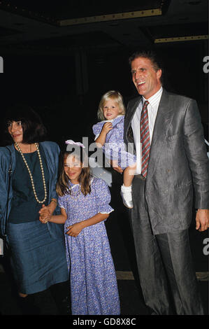 Sept. 21, 2006 - TED DANSON WITH HIS WIFE CASSANDRA COATES DANSON, DAUGHTERS KATE DANSON AND ALEXIS DANSON 09-1987. - © Roger Karnbad/ZUMA Wire/Alamy Live News Stock Photo