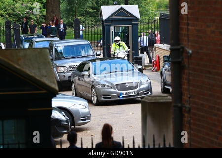 London, UK. 13th July, 2016. David Cameron returns to Number 10 Downing Street after his final Prime Ministers Questions as Prime Minister. Later today Theresa May will be installed as the new Prime Minister after meeting with HM Queen Elizabeth II at Buckingham Palace. Theresa May becomes the second woman Prime Minister in Great Britain, Margaret Thatcher was the first.  Credit:  Paul Marriott/Alamy Live News Stock Photo