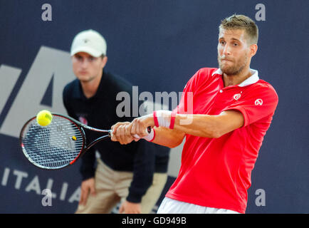 Hamburg, Germany. 14th July, 2016. Martin Klizan of Slovakia plays against Wessels of Germany during a round of 16 match at the ATP Tour - German Tennis Championships at the Am Rothenbaum tennis court in Hamburg, Germany, 14 July 2016. Photo: DANIEL BOCKWOLDT/dpa/Alamy Live News Stock Photo