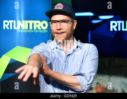 Berlin, Germany. 14th July, 2016. Host Nils Bomhoff poses during the RTL-Nitro programming presentation in the PanAm Lounge in Berlin, Germany, 14 July 2016. Photo: JENS KALAENE/dpa/Alamy Live News Stock Photo