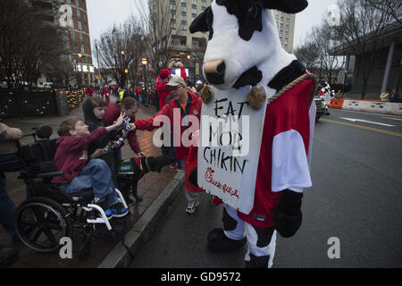 Atlanta, GA, USA. 31st Dec, 2015. Chick-fil-A cows at 2015 Peach Bowl parade in Atlanta © Robin Rayne Nelson/ZUMA Wire/Alamy Live News Stock Photo