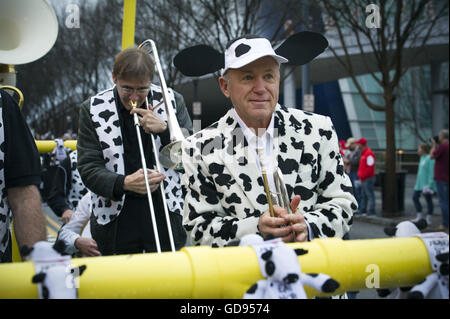 Atlanta, GA, USA. 31st Dec, 2015. Chick-fil-A CEO Dan Cathy performs with his Moo Cow Band during 2015 Peach Bowl Parade in Atlanta © Robin Rayne Nelson/ZUMA Wire/Alamy Live News Stock Photo