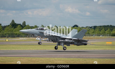 Farnborough, Hampshire UK. 14th July 2016. Day 4 of the Farnborough International Trade Airshow. USAF Boeing F/A-18 Hornet takeoff. Credit:  aviationimages/Alamy Live News. Stock Photo