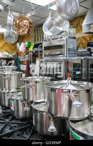 Big cooking pot hi-res stock photography and images - Alamy