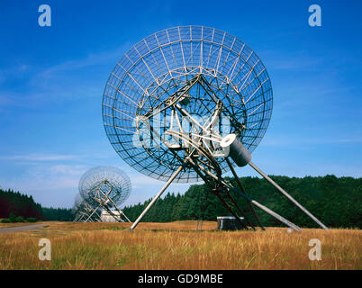 The Westerbork Synthesis Radio Telescope (WSRT) in the Netherlands is an aperture synthesis interferometer that consists of a li Stock Photo