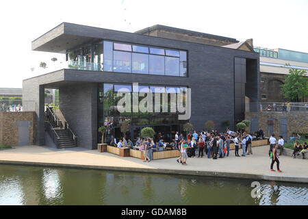 People relaxing at the canal side bar at the Lighterman gastro pub on Regents Canal, next to Granary Square, in north London, UK Stock Photo