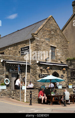 UK, Wales, Gwynedd, Barmouth, the Quay, Ty Gwyn, the White House, medieval building and museum and Davy Jones locker cafe Stock Photo