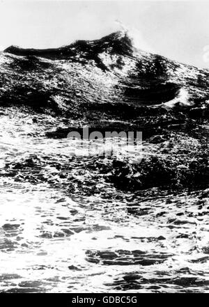 AJAX NEWS PHOTOS. 1978. SOUTHERN OCEAN. - WHITBREAD ROUND THE WORLD RACE -THE VIEW FROM CONDOR'S DECK AS IT RACED ACROSS THE SOUTHERN OCEAN.  PHOTO:GRAHAM CARPENTER/AJAX  REF:SEA CONDOR OCEAN 77 Stock Photo