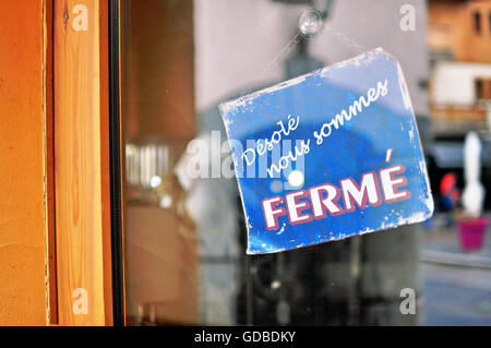 Closed sign in french language Stock Photo