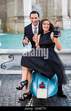 Couple toasting with a sparkling wine. Janiculum water fountain. Rome, Italy Stock Photo