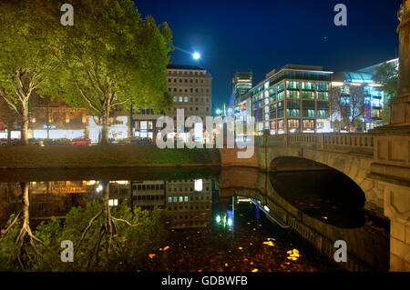 City moat, Konigsalle, Ko, Kings avenue, in the evening, Dusseldorf, North Rhine-Westphalia, NRW, Germany / Königsalle, Kö, Düsseldorf, Kö-Graben Stock Photo