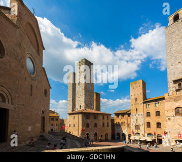 San Gimignano, Siena Province, Tuscany, Italy.  Piazza del Duomo. Stock Photo