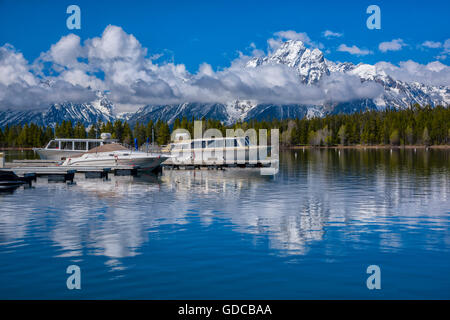 USA, Rocky Mountains, Wyoming, Grand Teton, National Park in winter ...