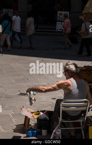 Artist at work in the courtyard of the Ufizzi gallery, checking his painting, Florence, tuscany, Italy Stock Photo