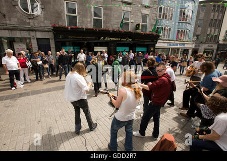 Ireland, Co Galway, Galway, Shop Street, large group of buskers playing traditional Irish music Stock Photo