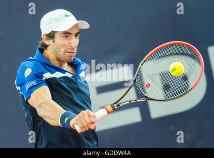 Hamburg, Germany. 15th July, 2016. Pablo Cuevas of Uruguay in action against France's Paul-Henri Mathieu during their quarter final match at the German Tennis Championships in Hamburg, Germany, 15 July 2016. Photo: DANIEL BOCKWOLDT/dpa/Alamy Live News Stock Photo