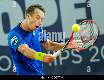Hamburg, Germany. 15th July, 2016. Philipp Kohlschreiber of Germany plays against Olivo of Argentina in a quarter final match during the ATP Tour - German Tennis Championships at the Am Rothenbaum tennis stadium in Hamburg, Germany, 15 July 2016. Photo: DANIEL BOCKWOLDT/dpa/Alamy Live News Stock Photo