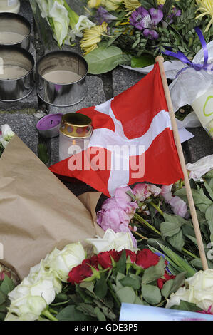 Copenhagen, Denmark. 16th July, 2016.-European union and French flags at half mast at french embassy and people are puring with flowers to pay tribute and stand solidatry with Frnech victims dies in terrorist attacked in Nice France on French national day on july 14, 2016 Credit:  Francis Joseph Dean/Dean Pictures/Alamy Live News Stock Photo