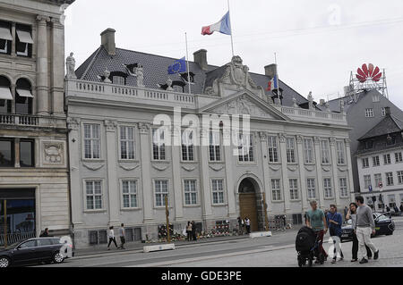 Copenhagen, Denmark. 16th July, 2016.-European union and French flags at half mast at french embassy and people are puring with flowers to pay tribute and stand solidatry with Frnech victims dies in terrorist attacked in Nice France on French national day on july 14, 2016 Credit:  Francis Joseph Dean/Dean Pictures/Alamy Live News Stock Photo