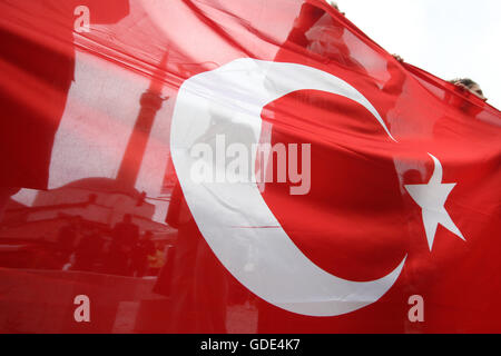 Sarajevo, Bosnia and Herzegovina. 16th July, 2016. In the capital of Bosnia and Herzegovina people have gathered to support current government in Turkey. During the conflict of the army and the forces committed to the government of Recep Tayyip Erdogan about 260 people were killed and more than 1,000 people wounded. Credit:  ZUMA Press, Inc./Alamy Live News Stock Photo