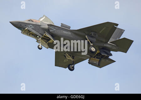 Farnborough Airshow 2016. US Marine Corps Lockheed Martin F-35 Lightning II fighter jet hovering Stock Photo