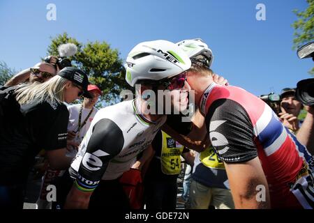 France. 16th July, 2016. Montelimar to Villars les Dombes Parc des Oiseaux, France.  CAVENDISH Mark (GBR)  of DIMENSION DATA and  BOASSON HAGEN Edvald (NOR)  of DIMENSION DATA during stage 14 of the 2016 Tour de France a 208,5 km stage Credit:  Action Plus Sports Images/Alamy Live News Stock Photo