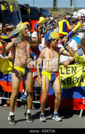 France. 16th July, 2016. Montelimar to Villars les Dombes Parc des Oiseaux, France.  Columbian fans at the start of stage 14 of the 2016 Tour de France a 208,5 km stage between Montelimar and Villars-Les-Dombes Parc des Oiseaux Credit:  Action Plus Sports Images/Alamy Live News Stock Photo