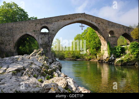 Roman Bridge, Cangas de Onis, Asturia, Spain Stock Photo