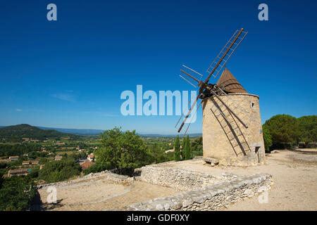 Windmill, St Saturnin les Apt, Provence, France Stock Photo
