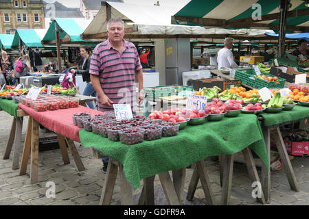 Stall holder at Chesterfield on market day Stock Photo