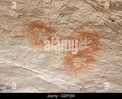 Ancient aboriginal paintings of hands on wall of cave at Mount Moffatt / Carnarvon National Park in outback Australia Stock Photo