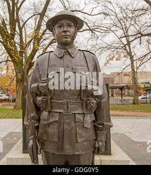 Large, spectacular and lifelike bronze statue of  world war one soldier in uniform at Australian war memorial in city park Stock Photo