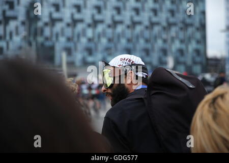 Funky pair of cycling goggles eyewear sunglasses cyclist cap Red Hook Crit London bearded man cyclist wearing mirror ski type go Stock Photo