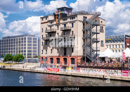 Pirates Restaurant & Captain's Beach Bar, The Wall Museum in Old Mill Building next to East Side Gallery, Berlin Stock Photo