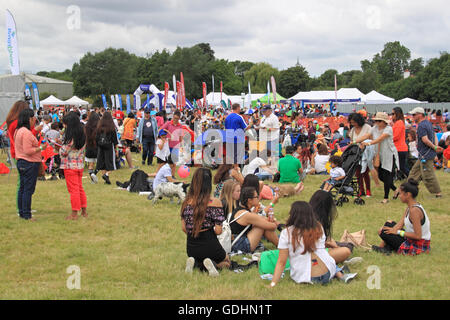 Crowds enjoy the atmosphere. Barrio Fiesta sa London 2016. 16th and 17th July 2016. Apps Court Farm, Hurst Road, Walton-on-Thames, Surrey, England, Great Britain, United Kingdom, UK, Europe. The Philippine Centre and TFC provide an entire weekend of pure Pinoy fun and entertainment by featuring the best of Filipino cultural performances and production numbers from Kapamilya stars from the Philippines. It aims to bring together and capture the unique qualities of the Philippine's fiesta. Credit:  Ian Bottle/Alamy Live News Stock Photo