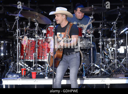 Bangor, ME, USA. 25th Aug, 2015. 17 July 2016 - Bangor, Maine - Dustin Lynch. ''Kill the Lights'' Tour held at Darling's Waterfront Pavilion. Photo Credit: Laura Farr/AdMedia © Laura Farr/AdMedia/ZUMA Wire/Alamy Live News Stock Photo