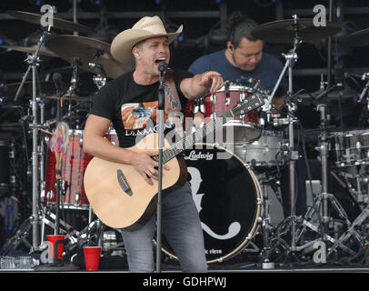 Bangor, ME, USA. 25th Aug, 2015. 17 July 2016 - Bangor, Maine - Dustin Lynch. ''Kill the Lights'' Tour held at Darling's Waterfront Pavilion. Photo Credit: Laura Farr/AdMedia © Laura Farr/AdMedia/ZUMA Wire/Alamy Live News Stock Photo