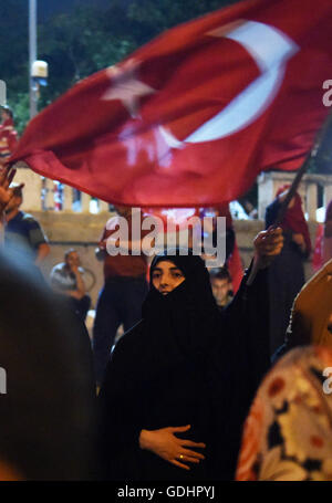 Istanbul, Turkey. 17th July, 2016. People participate in a rally in support of Turkish President Recep Tayyip Erdogan at Taksim square in Istanbul, Turkey, July 17, 2016. Turkey's Foreign Ministry said in a statement on Sunday that the failed military coup has left at least 290 people killed and more than 6,000 have been detained so far due to their involvement in the coup. Credit:  He Canling/Xinhua/Alamy Live News Stock Photo