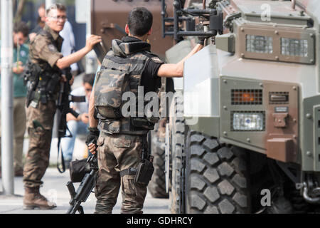 Istanbul, Turkey. 18th July, 2016. Special police officers stand in front of the Air Force Acadamy in Istanbul, Turkey, 18 July 2016. Turkish authorities said they had regained control of the country after thwarting a coup attempt. Photo: Marius Becker/dpa/Alamy Live News Stock Photo