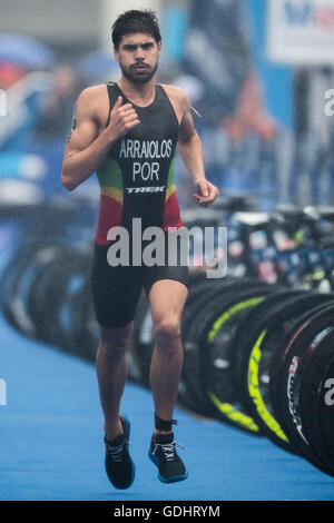 Hamburg, Germany. 16th July, 2016. Miguel Arraiolos (Portugal) at the 7th station of the men's triathlon at the World Triathlon Series in Hamburg, Germany, 16 July 2016. Photo: LUKAS SCHULZE/dpa/Alamy Live News Stock Photo