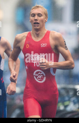 Hamburg, Germany. 16th July, 2016. Jonas Schomburg (Turkey) at the 7th station of the men's triathlon at the World Triathlon Series in Hamburg, Germany, 16 July 2016. Photo: LUKAS SCHULZE/dpa/Alamy Live News Stock Photo