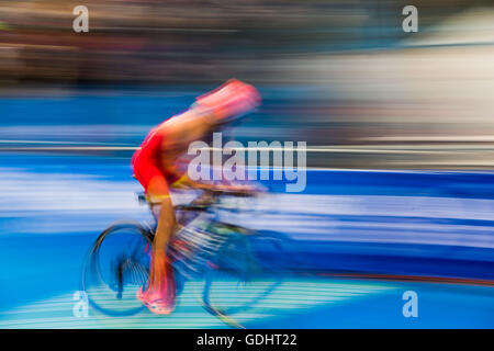 Hamburg, Germany. 16th July, 2016. An athlete cycling in the 7th station of the men's triathlon at the World Triathlon Series in Hamburg, Germany, 16 July 2016. Photo: LUKAS SCHULZE/dpa/Alamy Live News Stock Photo