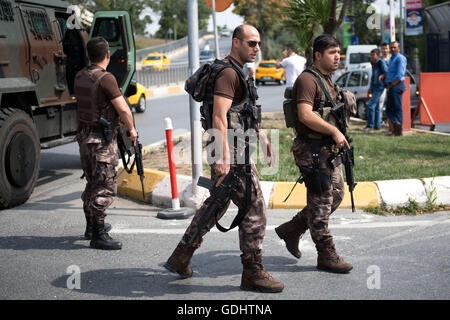 Istanbul, Turkey. 18th July, 2016. Special police officers arrive during an operation at the Air Force Academy in Istanbul, Turkey, 18 July 2016. Turkish authorities said they had regained control of the country after thwarting a coup attempt. Photo: Marius Becker/dpa/Alamy Live News Stock Photo