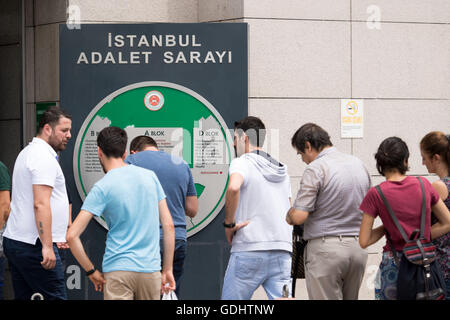 Istanbul, Turkey. 18th July, 2016. People wait in front of the Istanbul Çaglayan Justice Palace in Istanbul, Turkey, 18 July 2016. Turkish authorities said they had regained control of the country after thwarting a coup attempt. Photo: Marius Becker/dpa/Alamy Live News Stock Photo