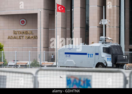 Istanbul, Turkey. 18th July, 2016. A water cannon stands in front of the Istanbul Çaglayan Justice Palace in Istanbul, Turkey, 18 July 2016. Turkish authorities said they had regained control of the country after thwarting a coup attempt. Photo: Marius Becker/dpa/Alamy Live News Stock Photo