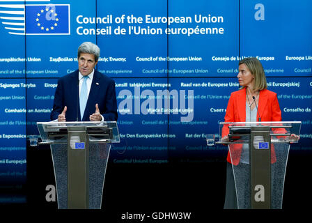 Brussels, Belgium. 18th July, 2016. U.S. Secretary of State John Kerry (L) and EU high representative for foreign affairs and security policy Federica Mogherini attend a joint press conference after their meeting ahead of an EU foreign ministers' meeting at its headquarters in Brussels, Belgium, July 18, 2016. John Kerry is in Belgium to attend a meeting with EU member states' foreign ministers on the sidelines of the ongoing EU Foreign Affairs Council meeting. © Ye Pingfan/Xinhua/Alamy Live News