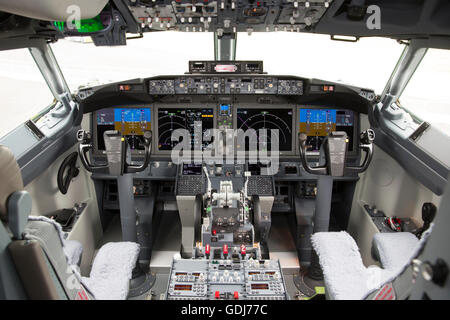 737 max flight deck